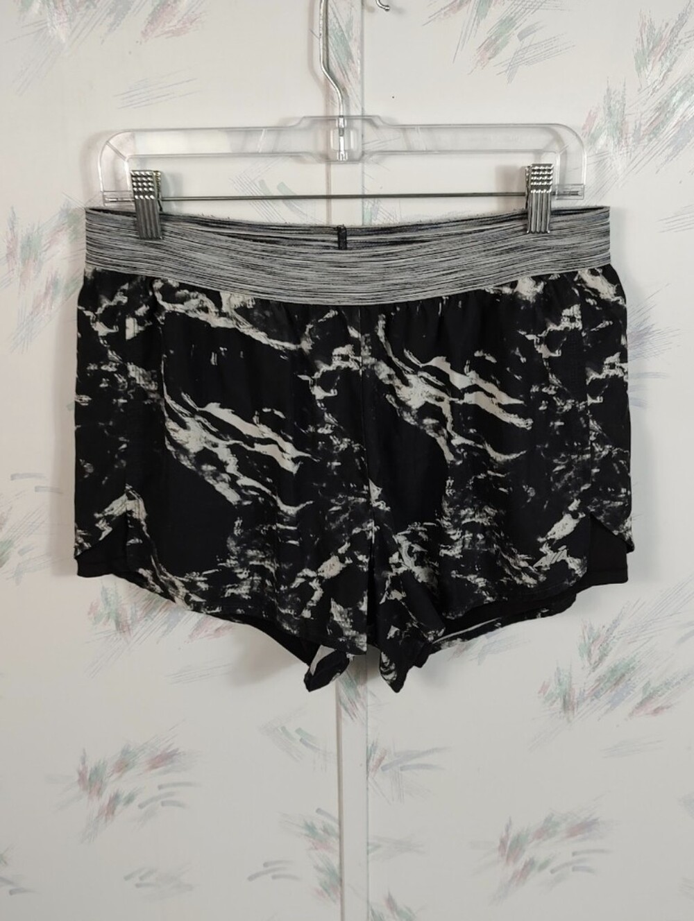 Avia Black Marble Printed Athletic Shorts L
